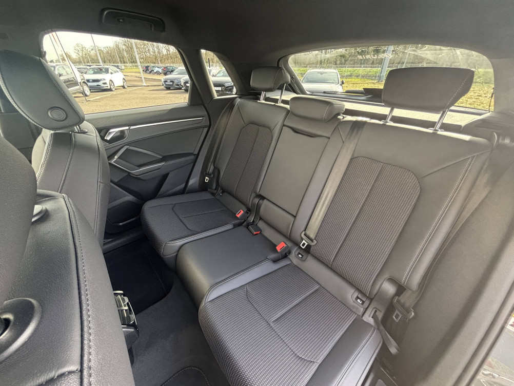 Acheter Audi Q3 Q3 35 TFSI 150 ch S tronic 7 S line 5p neuf dans les concessions du Groupe Faurie