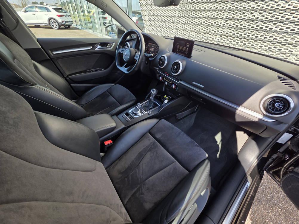 Acheter Audi A3 A3 Sportback 30 TFSI 116 S tronic 7 Design Luxe 5p occasion dans les concessions du Groupe Faurie