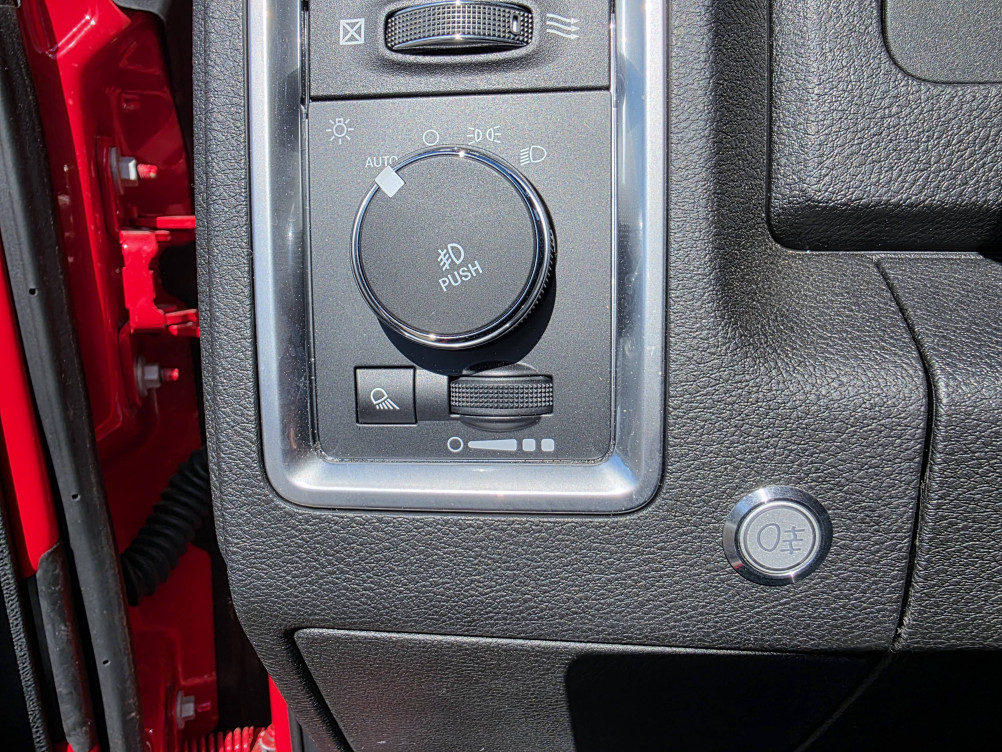Acheter Dodge RAM Nitro DODGE RAM 1500 Crew Cab SLT WARLOCK 5p occasion dans les concessions du Groupe Faurie