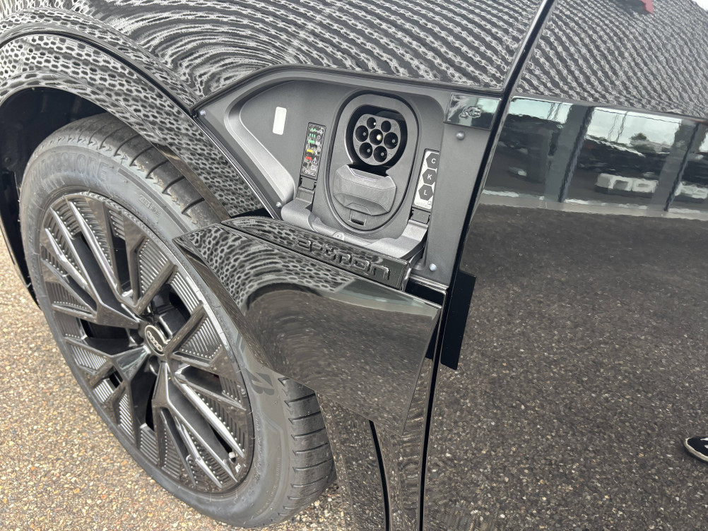 Acheter Audi Q8 e-tron Q8 e-tron Sportback 55 408 ch 114 kWh Quattro S line 5p neuf dans les concessions du Groupe Faurie