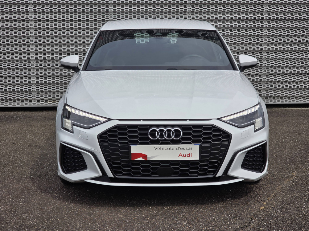 Acheter Audi A3 A3 Sportback 40 TFSIe 204 S tronic 6 S Line 5p neuf dans les concessions du Groupe Faurie