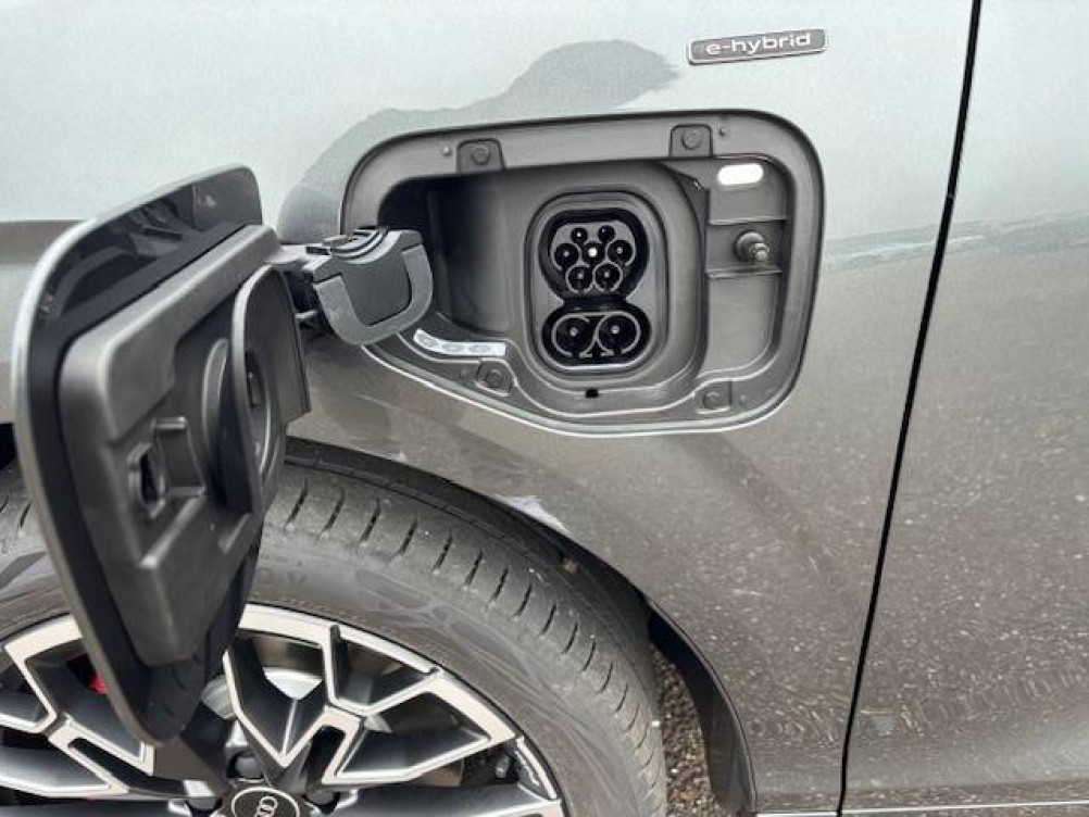 Acheter Audi Q3 Q3 e-hybrid 272 ch S tronic 6 S line 5p neuf dans les concessions du Groupe Faurie