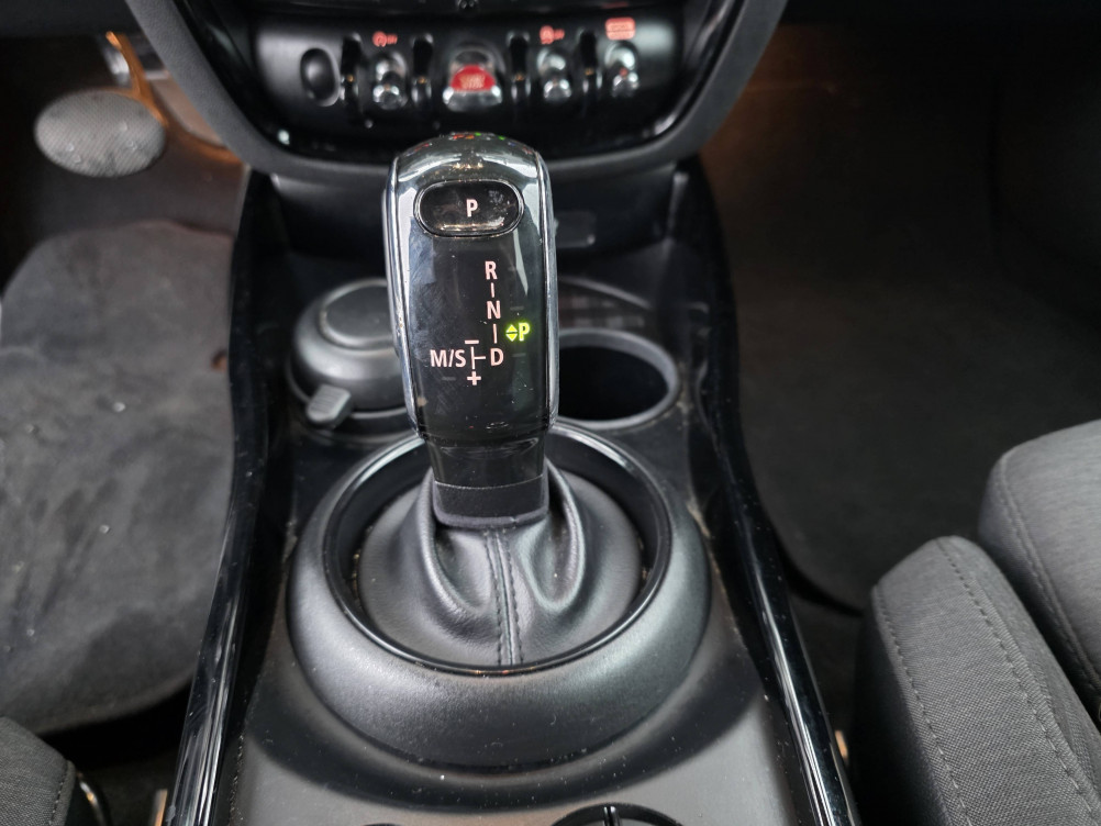 Acheter Mini Mini Clubman F54 Clubman Cooper D 150 ch BVA8 Finition Business Design 6p occasion dans les concessions du Groupe Faurie