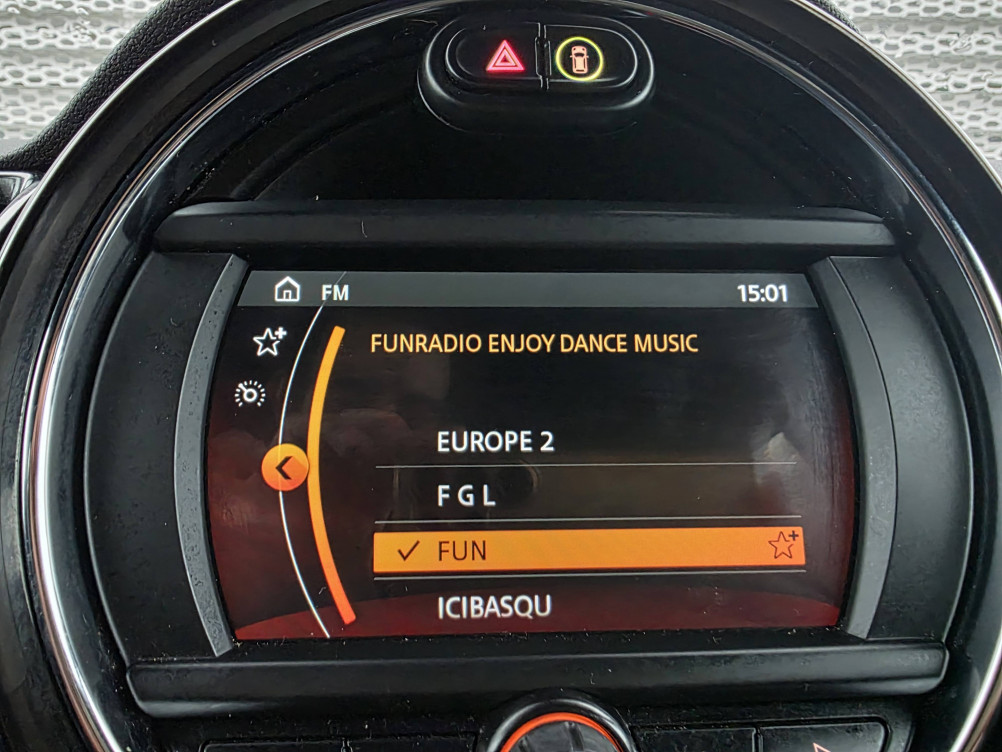 Acheter Mini Mini Clubman F54 Clubman Cooper D 150 ch BVA8 Finition Business Design 6p occasion dans les concessions du Groupe Faurie