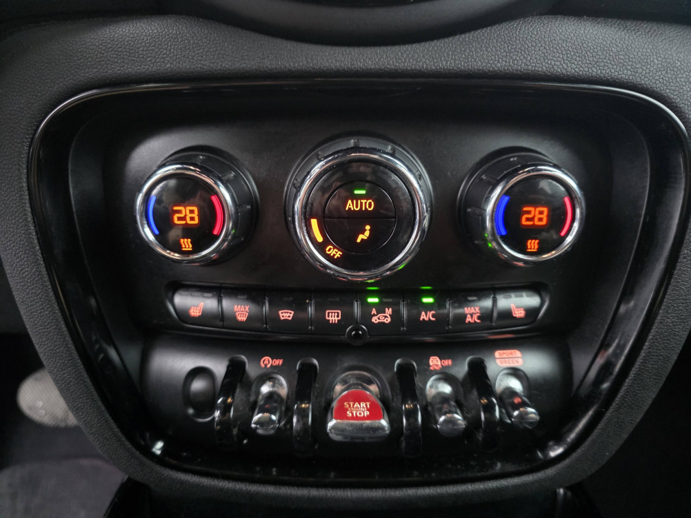 Acheter Mini Mini Clubman F54 Clubman Cooper D 150 ch BVA8 Finition Business Design 6p occasion dans les concessions du Groupe Faurie