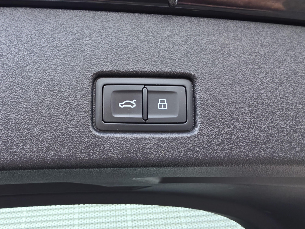 Acheter Audi Q4 Q4 e-tron 40 204 ch 82 kW S line 5p occasion dans les concessions du Groupe Faurie