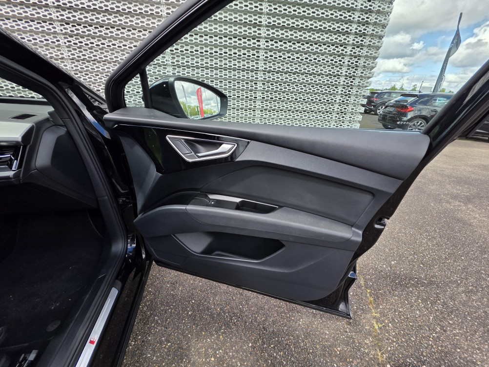 Acheter Audi Q4 Q4 e-tron 40 204 ch 82 kW S line 5p occasion dans les concessions du Groupe Faurie