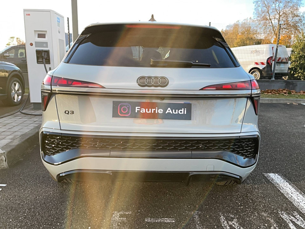 Acheter Audi Q3 Q3 e-hybrid 272 ch S tronic 6 S line 5p neuf dans les concessions du Groupe Faurie