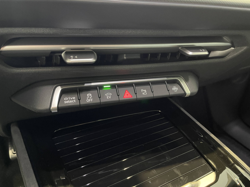 Acheter Audi Q3 Q3 e-hybrid 272 ch S tronic 6 S line 5p neuf dans les concessions du Groupe Faurie
