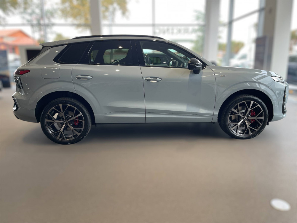 Acheter Audi Q3 Q3 e-hybrid 272 ch S tronic 6 S line 5p neuf dans les concessions du Groupe Faurie