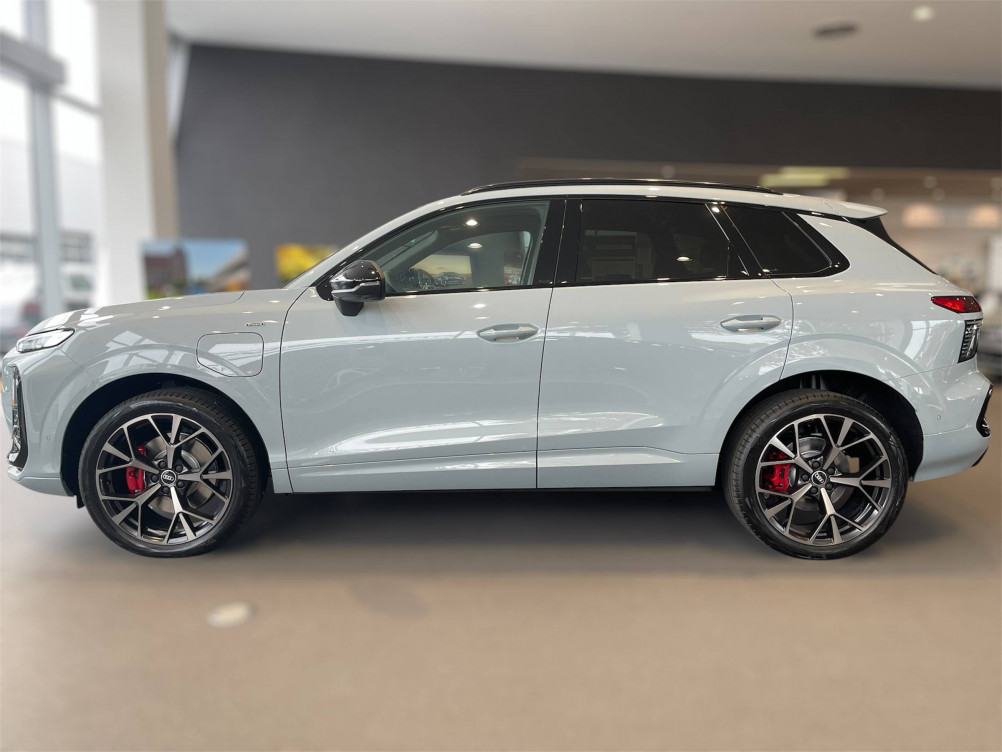 Acheter Audi Q3 Q3 e-hybrid 272 ch S tronic 6 S line 5p neuf dans les concessions du Groupe Faurie