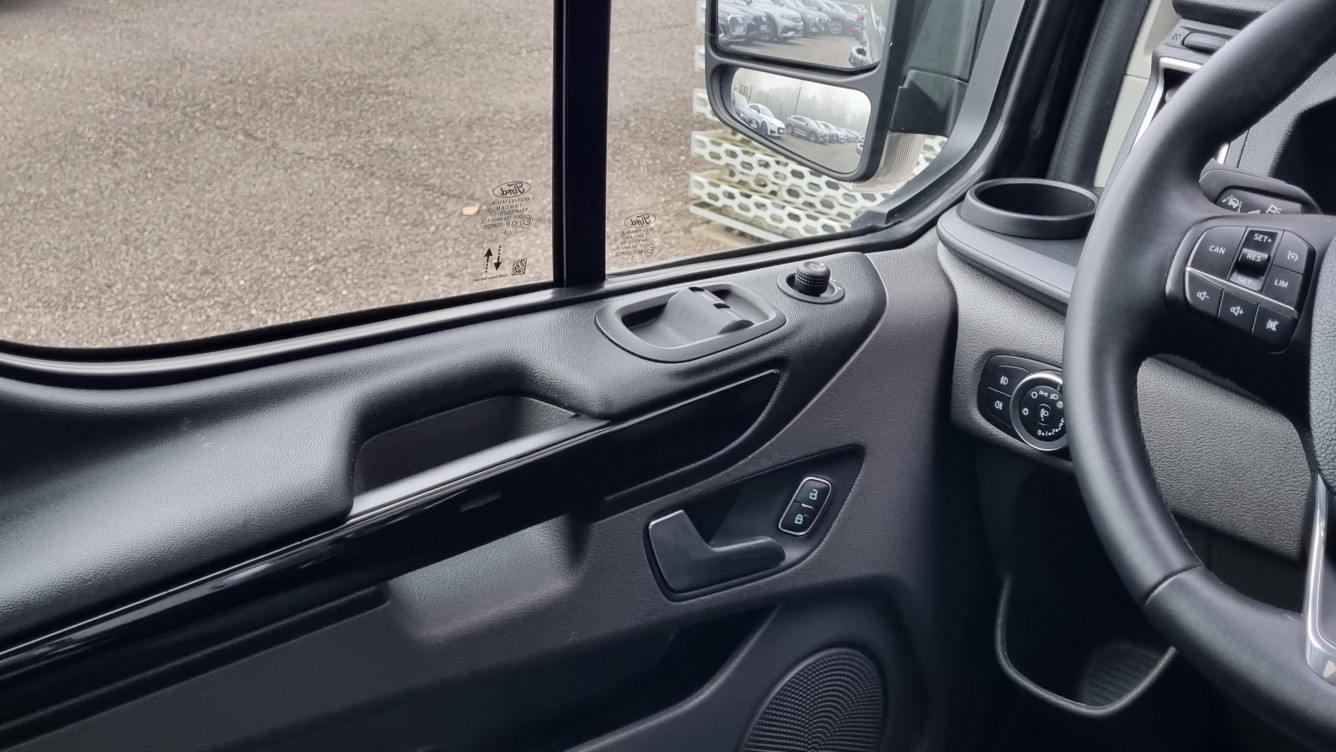 Acheter Ford Transit Custom TRANSIT CUSTOM FOURGON 320 L1H1 2.0 ECOBLUE 170 BVA SPORT 4p occasion dans les concessions du Groupe Faurie