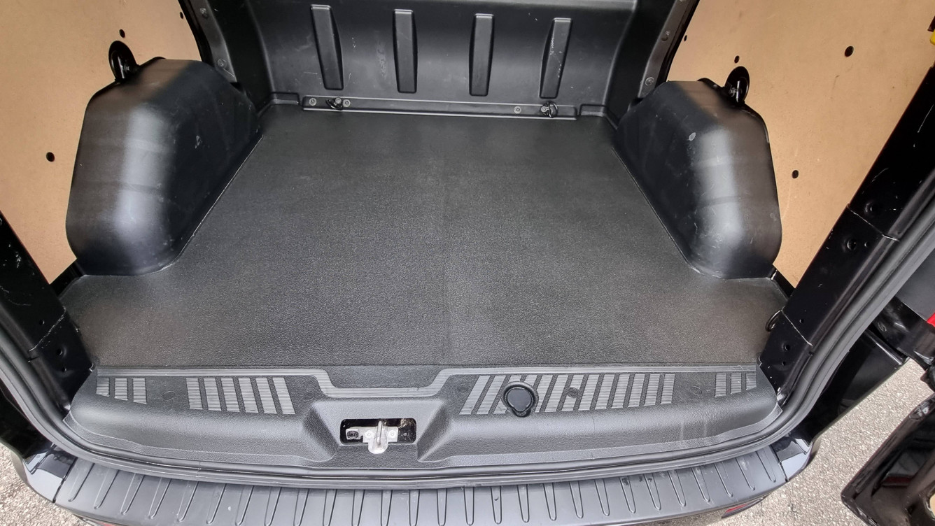 Acheter Ford Transit Custom TRANSIT CUSTOM FOURGON 320 L1H1 2.0 ECOBLUE 170 BVA SPORT 4p occasion dans les concessions du Groupe Faurie