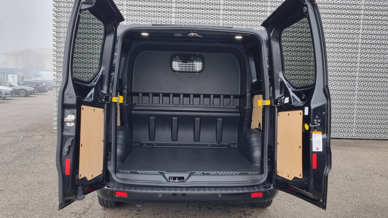 Acheter Ford Transit Custom TRANSIT CUSTOM FOURGON 320 L1H1 2.0 ECOBLUE 170 BVA SPORT 4p occasion dans les concessions du Groupe Faurie