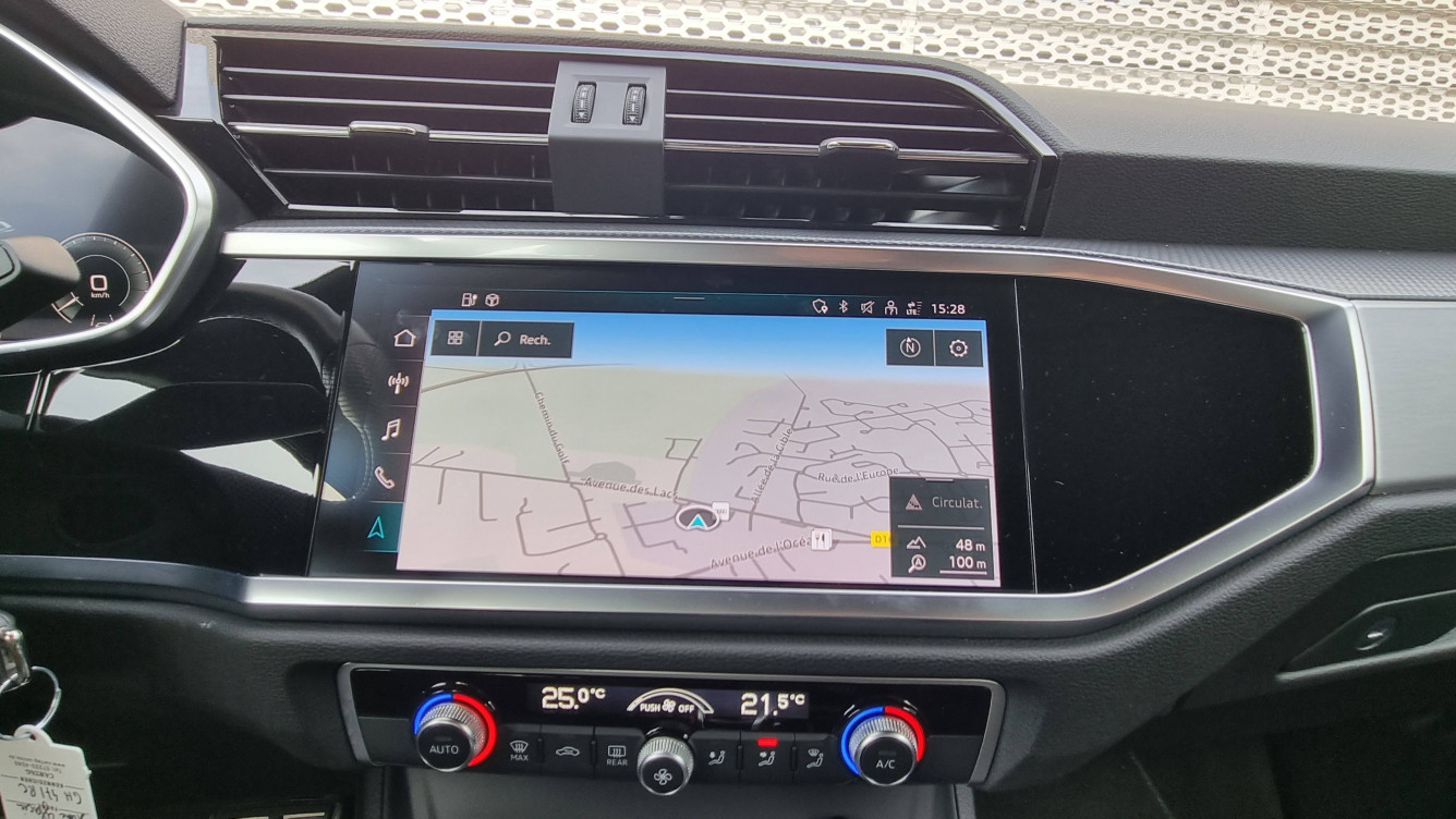 Acheter Audi Q3 Q3 45 TFSIe 245 ch S tronic 6 S line 5p occasion dans les concessions du Groupe Faurie