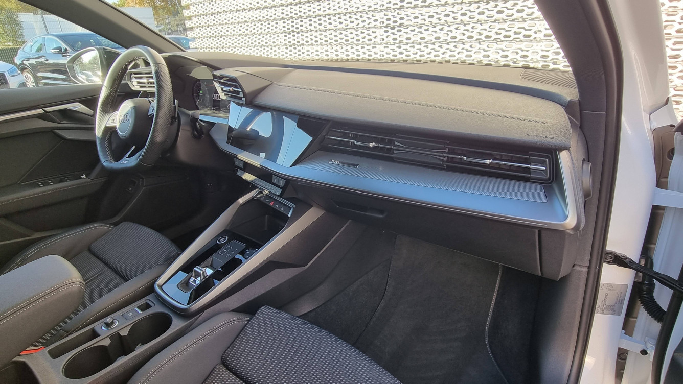 Acheter Audi A3 Sportback A3 Sportback 40 TFSIe 204 S tronic 6 S Line 5p occasion dans les concessions du Groupe Faurie