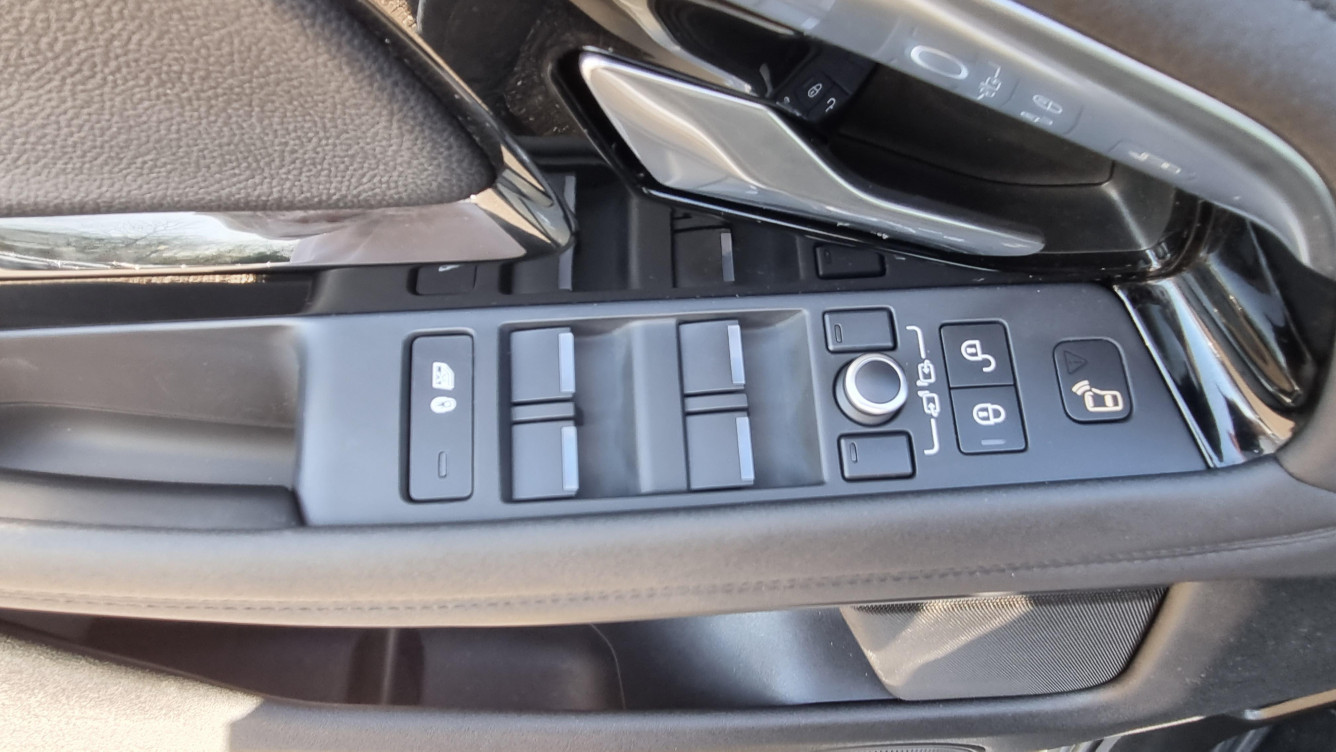 Acheter Land Rover Range Rover Evoque Range Rover Evoque P250 AWD BVA9 R-Dynamic SE 5p occasion dans les concessions du Groupe Faurie