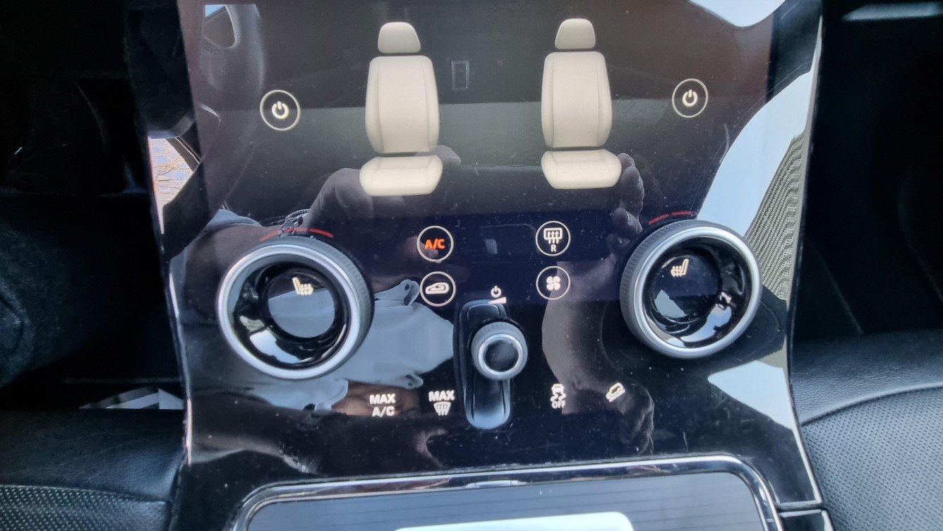 Acheter Land Rover Range Rover Evoque Range Rover Evoque P250 AWD BVA9 R-Dynamic SE 5p occasion dans les concessions du Groupe Faurie