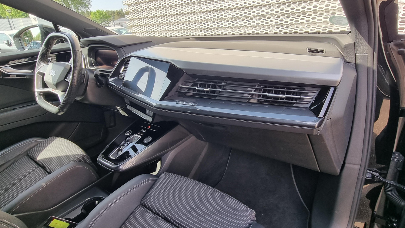 Acheter Audi Q4 Q4 e-tron 40 204 ch 82 kW S line 5p occasion dans les concessions du Groupe Faurie