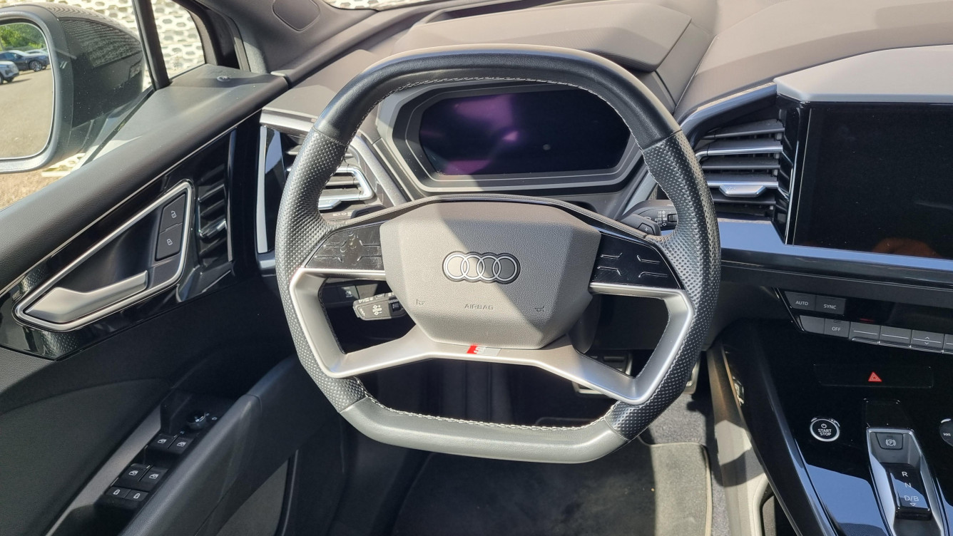 Acheter Audi Q4 Q4 e-tron 40 204 ch 82 kW S line 5p occasion dans les concessions du Groupe Faurie