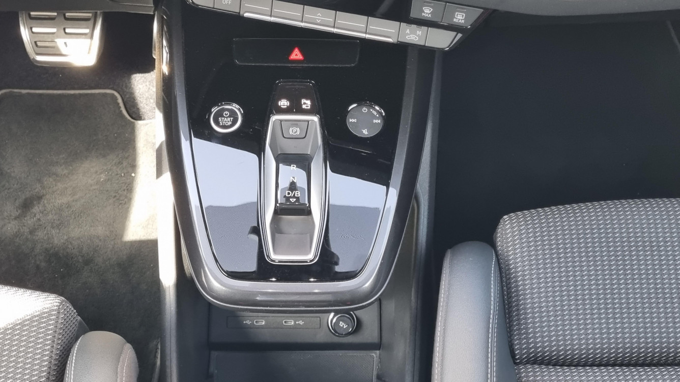 Acheter Audi Q4 Q4 e-tron 40 204 ch 82 kW S line 5p occasion dans les concessions du Groupe Faurie