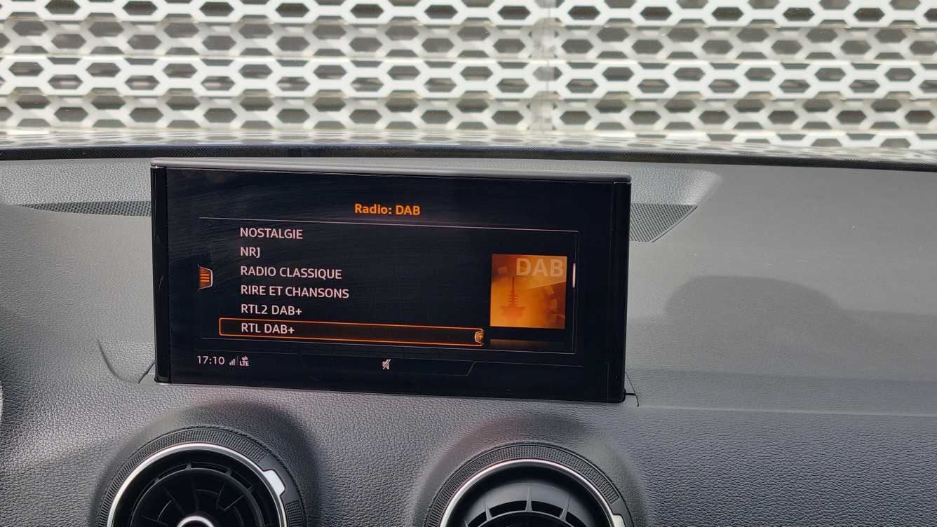 Acheter Audi Q2 Q2 35 TFSI 150 S tronic 7 Business line 5p occasion dans les concessions du Groupe Faurie