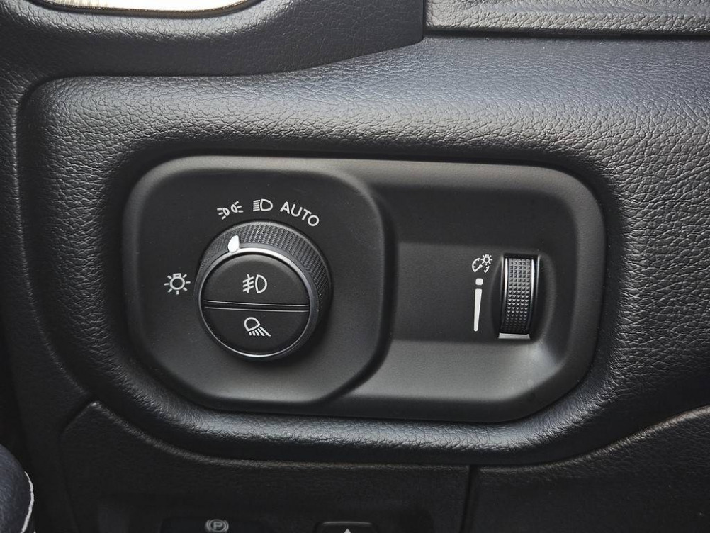 Acheter Dodge RAM Nitro Dodge Ram DT 1500 V8 5,7 L HEMI MDS VVT BVA8 Sport Rebel Crew Cab 4X4 4p occasion dans les concessions du Groupe Faurie