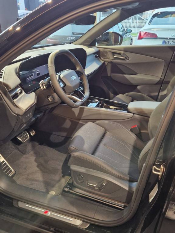 Acheter Audi Q3 Q3 e-hybrid 272 ch S tronic 6 S line 5p neuf dans les concessions du Groupe Faurie