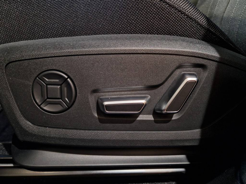 Acheter Audi Q3 Q3 e-hybrid 272 ch S tronic 6 S line 5p neuf dans les concessions du Groupe Faurie