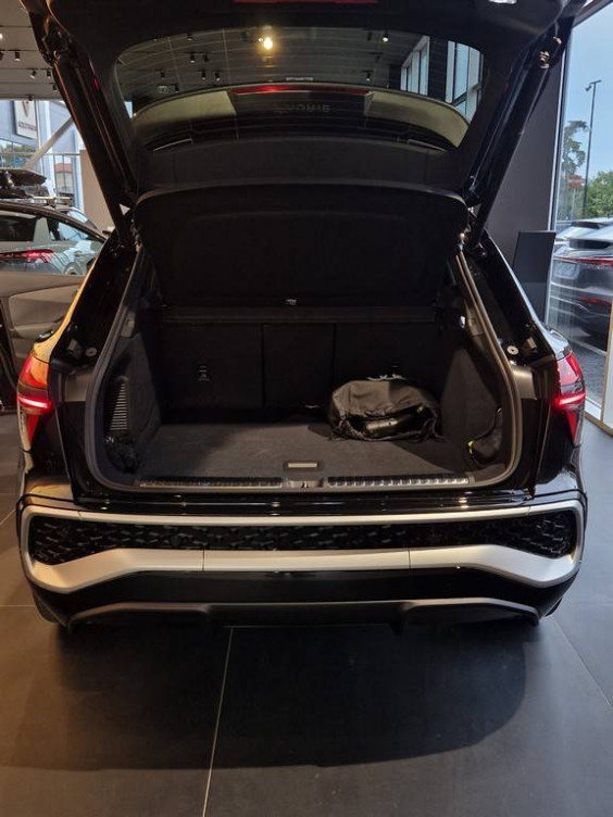 Acheter Audi Q3 Q3 e-hybrid 272 ch S tronic 6 S line 5p neuf dans les concessions du Groupe Faurie