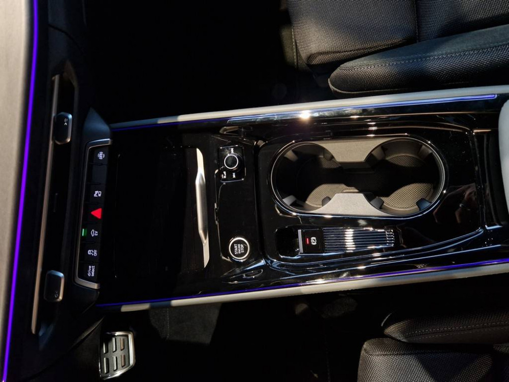 Acheter Audi Q3 Q3 e-hybrid 272 ch S tronic 6 S line 5p neuf dans les concessions du Groupe Faurie