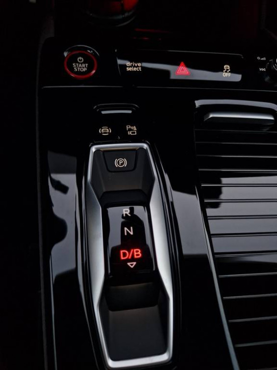 Acheter Audi Q6 E-TRON SQ6 e-tron Sportback 489 ch 100 kWh quattro SQ6 5p neuf dans les concessions du Groupe Faurie