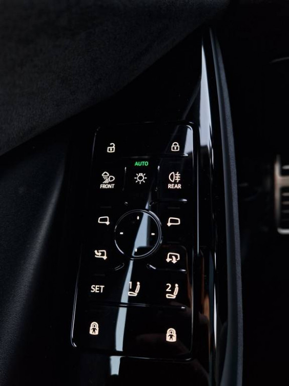 Acheter Audi Q6 E-TRON SQ6 e-tron Sportback 489 ch 100 kWh quattro SQ6 5p neuf dans les concessions du Groupe Faurie