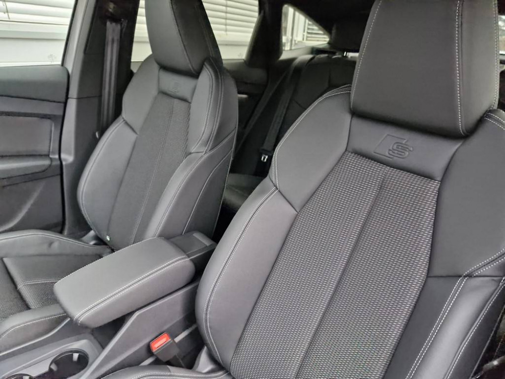 Acheter Audi Q4 Q4 e-tron Sportback 45 285 ch 82 kWh S line 5p neuf dans les concessions du Groupe Faurie