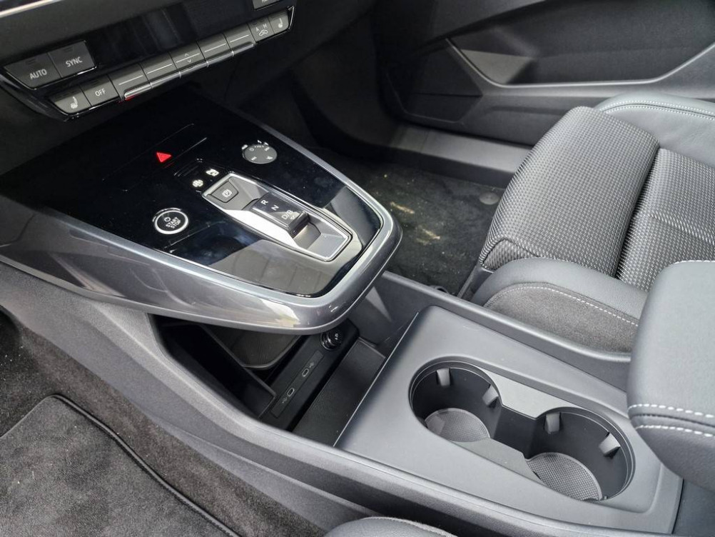 Acheter Audi Q4 Q4 e-tron Sportback 45 285 ch 82 kWh S line 5p neuf dans les concessions du Groupe Faurie