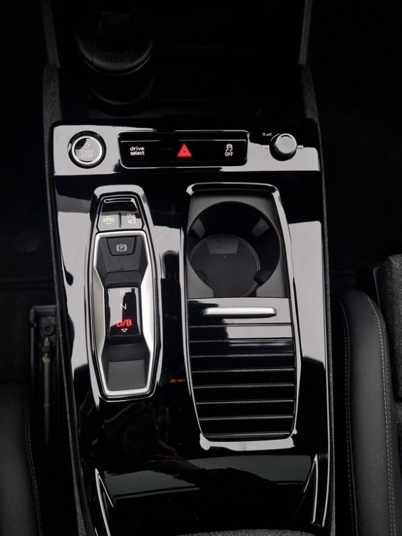 Acheter Audi Q6 E-TRON Q6 e-tron 306 ch 100 kWh performance S line 5p neuf dans les concessions du Groupe Faurie