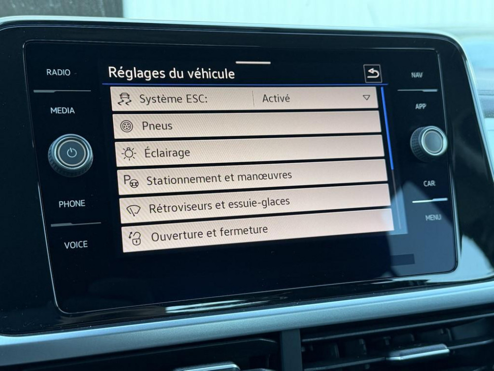 Acheter Volkswagen T-Roc T-Roc 1.0 TSI 110 Start/Stop BVM6 Life 5p occasion dans les concessions du Groupe Faurie