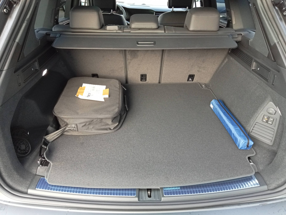 Acheter Volkswagen Touareg Touareg 3.0 TSI eHybrid 462 ch Tiptronic 8 4Motion R 5p neuf dans les concessions du Groupe Faurie