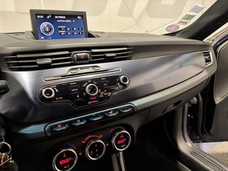 Photo 11 de l'offre de ALFA ROMEO GIULIETTA 1750 TBI 235 ch Quadrifoglio Verde à 11490€ chez VL Auto