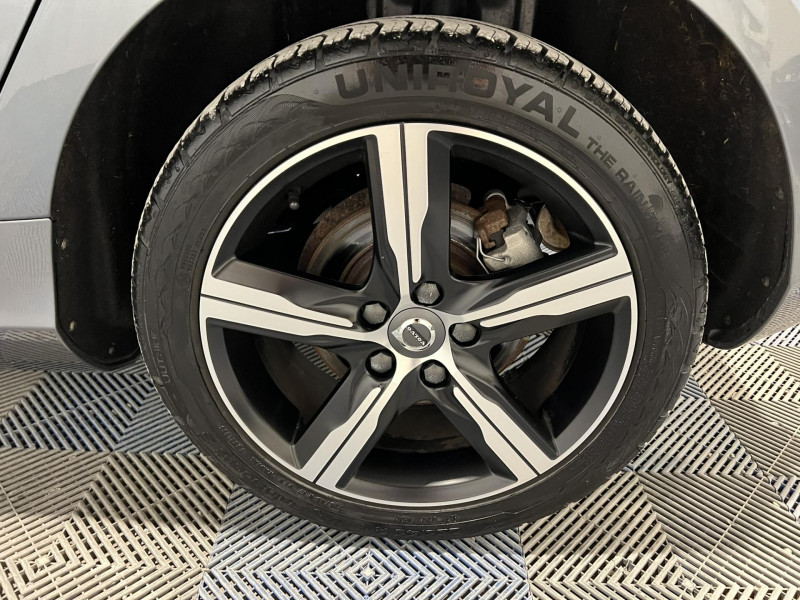 Photo 20 de l'offre de VOLVO V40 D2 AdBlue 120 ch R-Design à 16990€ chez VL Auto