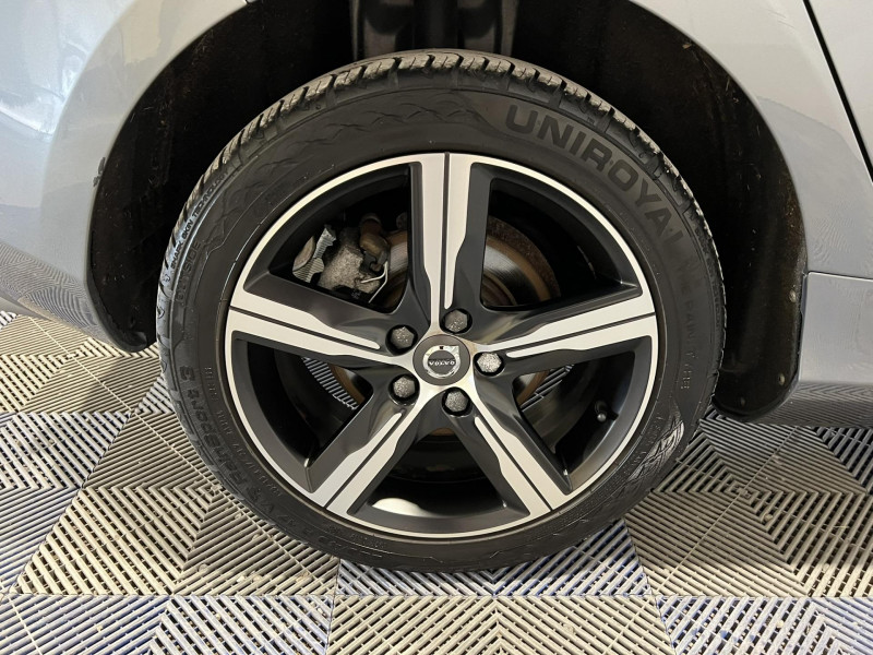 Photo 17 de l'offre de VOLVO V40 D2 AdBlue 120 ch R-Design à 16990€ chez VL Auto