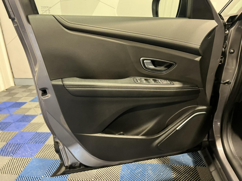 Photo 20 de l'offre de RENAULT GRAND SCENIC TCe 140 FAP EDC  Intens 7 Places à 22990€ chez VL Auto