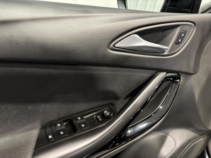 Photo 20 de l'offre de OPEL Astra Sports Tourer 1.6 CDTI 110 ch Business Edition à 10990€ chez VL Auto