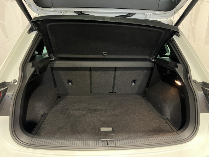 Photo 10 de l'offre de VOLKSWAGEN TIGUAN 2.0 TDI 150 DSG7 Carat Exclusive Pack Ext R Line à 21990€ chez VL Auto