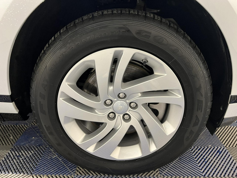 Photo 18 de l'offre de LAND-ROVER RANGE ROVER EVOQUE Mark II P200 FLEXFUEL MHEV AWD BVA9 R-Dynamic S à 32990€ chez VL Auto