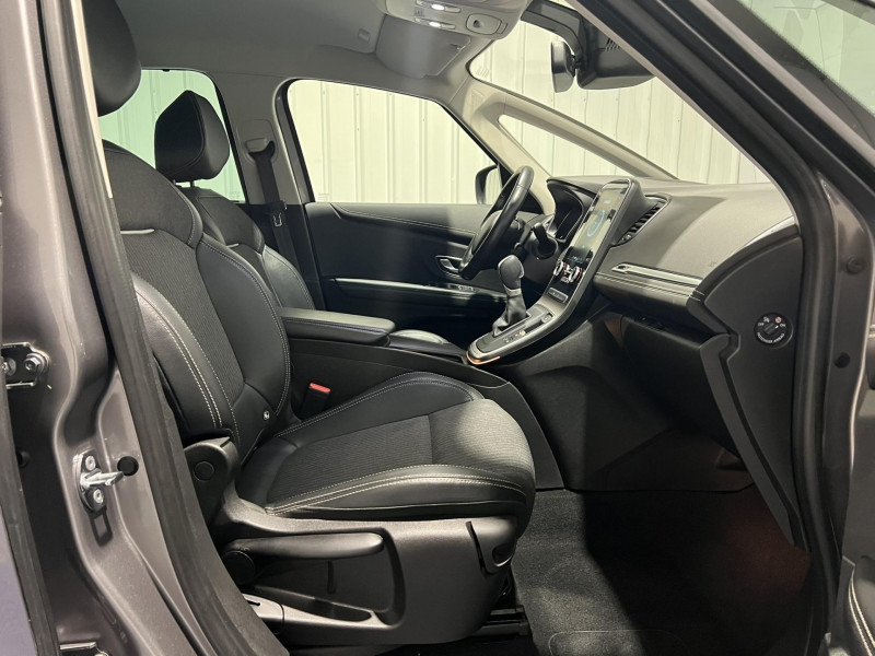 Photo 7 de l'offre de RENAULT GRAND SCENIC TCe 140 FAP EDC  Intens 7 Places à 22990€ chez VL Auto
