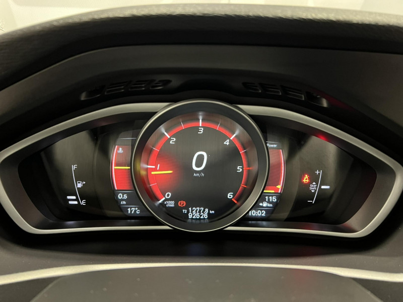 Photo 11 de l'offre de VOLVO V40 D2 AdBlue 120 ch R-Design à 16990€ chez VL Auto
