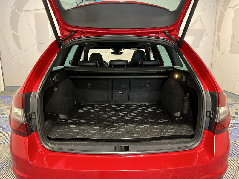 Photo 10 de l'offre de SKODA Octavia combi 2.0 TSI 245 ch DSG7 RS à 24990€ chez VL Auto