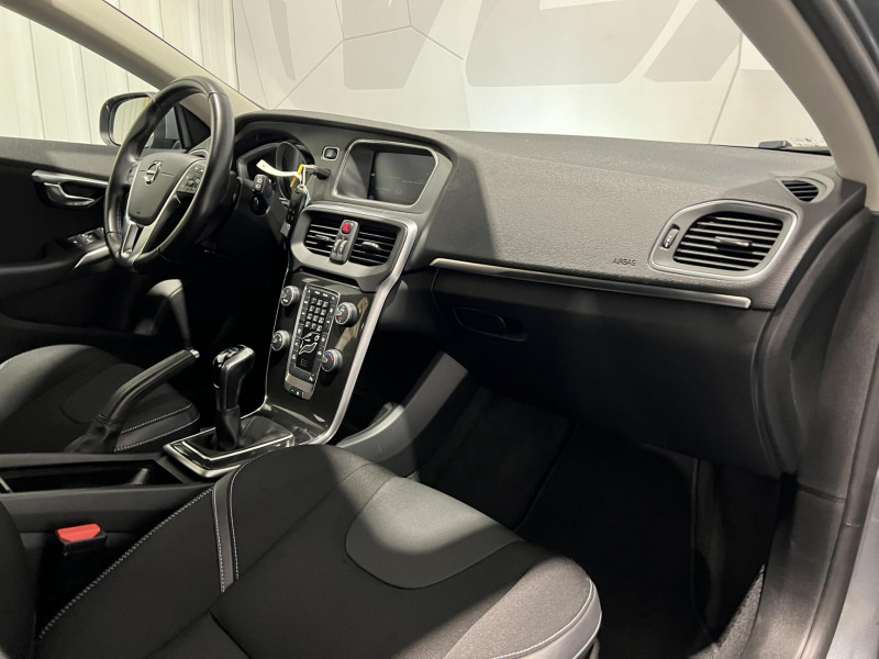 Photo 8 de l'offre de VOLVO V40 D2 120 ch Business à 12490€ chez VL Auto