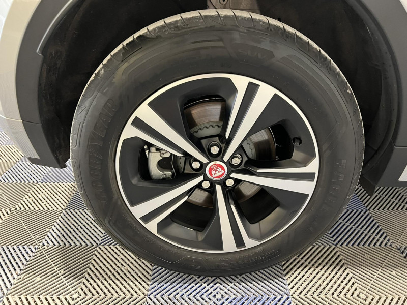 Photo 18 de l'offre de JAGUAR E-PACE P300e ch PHEV AWD BVA R-Dynamic SE à 37490€ chez VL Auto